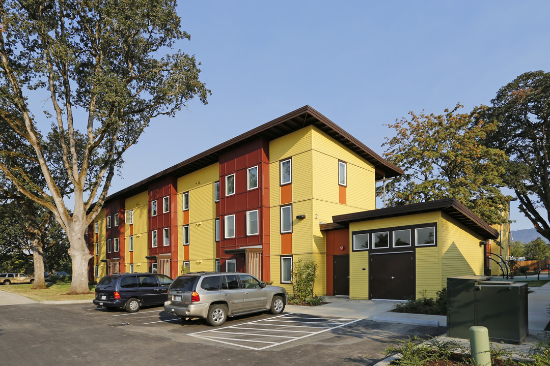 Deskins Commons Apartments in Newberg, OR - Building Photo