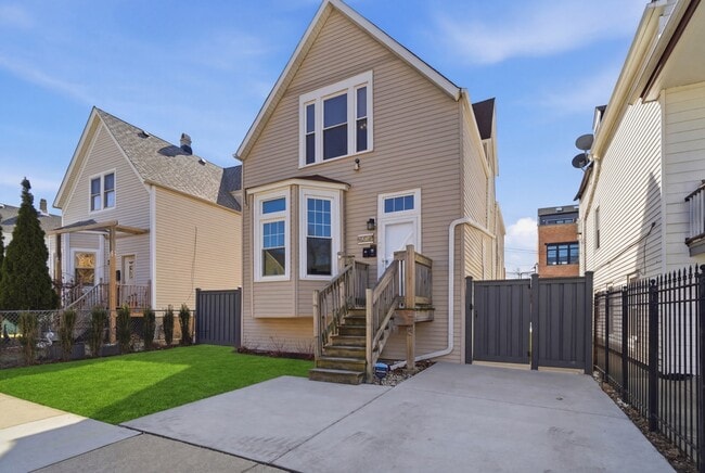 3645 W McLean Ave in Chicago, IL - Building Photo - Building Photo