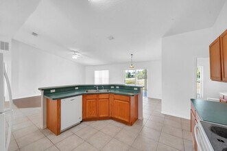 446 SW S Quick Cir in Port St. Lucie, FL - Building Photo - Building Photo
