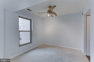 26 Canterbury Square in Alexandria, VA - Building Photo - Building Photo