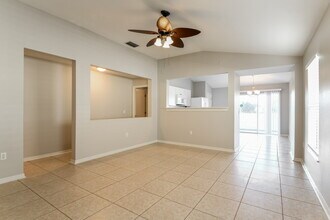 11749 Mango Cross Ct in Seffner, FL - Building Photo - Building Photo