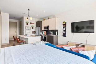 1055 Brady Ave NW in Atlanta, GA - Building Photo