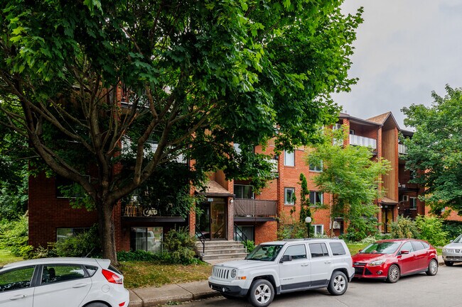 3542 Charles-Daoust Rue in Laval, QC - Building Photo - Building Photo