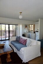 1388 Lucile Ave in Los Angeles, CA - Foto de edificio - Building Photo