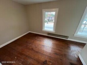 327 Mantoloking Rd in Brick, NJ - Building Photo - Building Photo