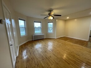 27 Park Pl in Lynbrook, NY - Building Photo - Building Photo
