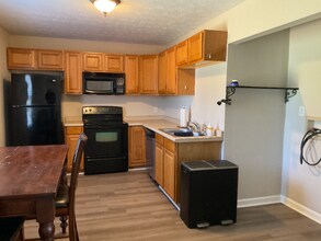 220 Larchwood Dr in Simpsonville, SC - Building Photo - Building Photo