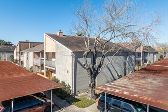 Ashwood Condominiums in Houston, TX - Building Photo - Building Photo