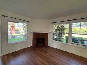 3633 Valihi Way in Glendale, CA - Building Photo - Building Photo