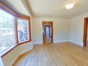 243 NW 10th St in Corvallis, OR - Building Photo - Building Photo