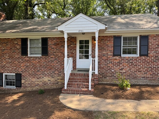 property at 1941 N Junaluska Dr