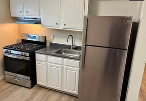 752X Lange St in Dundalk, MD - Building Photo
