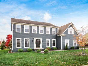 2478 Silver Hill St in Lewis Center, OH - Foto de edificio - Building Photo