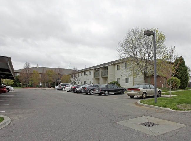 Friendship Meadows 55+ in Detroit, MI - Foto de edificio - Building Photo