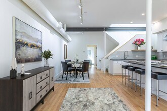 58 Regent St, Unit 1 in Cambridge, MA - Foto de edificio - Building Photo