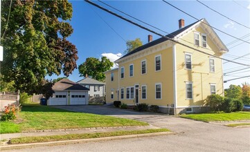 137 1st Ave in East Greenwich, RI - Building Photo - Building Photo