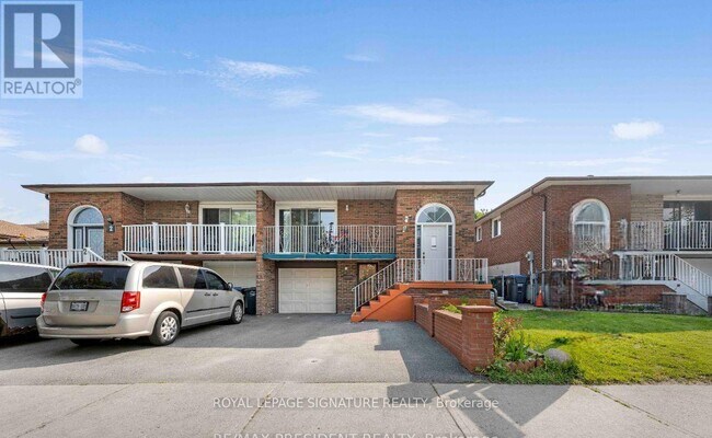 4 Royal Salisbury Way in Brampton, ON - Building Photo - Building Photo