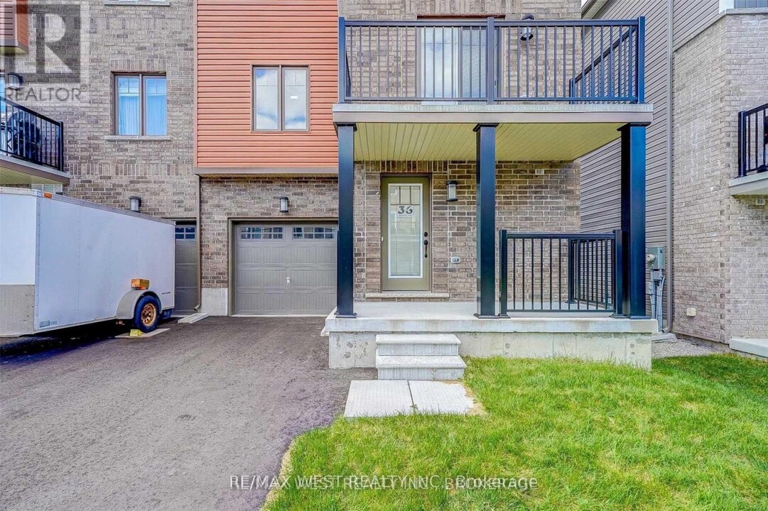 36 Andean Ln in Barrie, ON - Building Photo