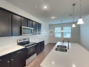 6062 Little Blf Cir in Mascotte, FL - Foto de edificio - Building Photo