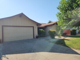 2912 Notre Dame Dr in Sacramento, CA - Building Photo