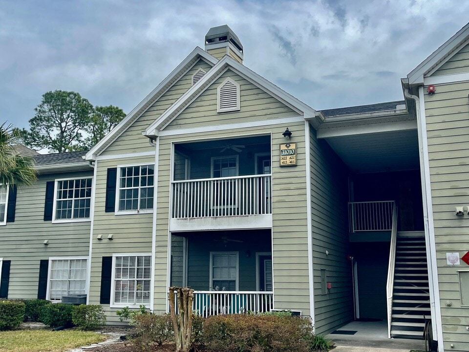 31010 Paradise Cmns in Fernandina Beach, FL - Building Photo