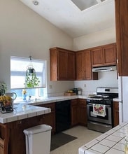 8659 Carlin Ave in Sacramento, CA - Foto de edificio - Building Photo
