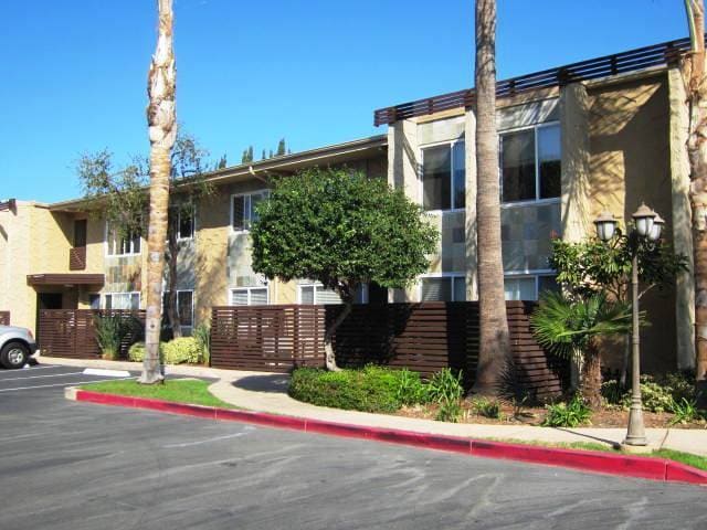 property at 1386 E Madison Ave