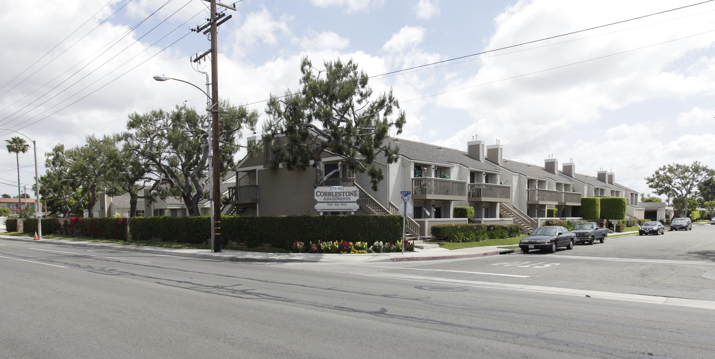 Cobblestone Apartments in Anaheim, CA - Building Photo