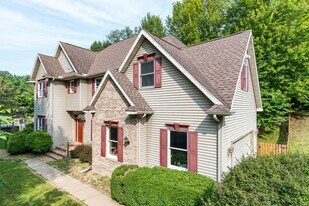 509 Green Coulee Rd in Onalaska, WI - Building Photo