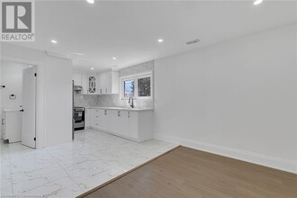 581 Lancaster St W in Kitchener, ON - Building Photo - Building Photo