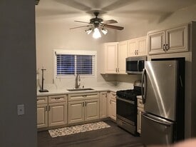 606 Maple Ave in Brea, CA - Building Photo