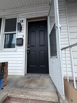 15 E Cherry St in Mount Carmel, PA - Building Photo