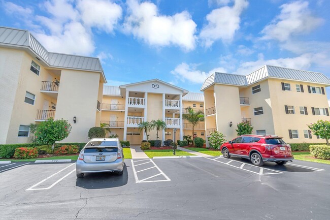 property at 17 Colonial Club Dr