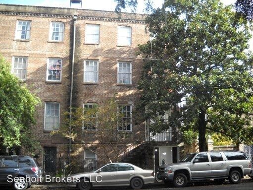 124 E Harris St in Savannah, GA - Foto de edificio