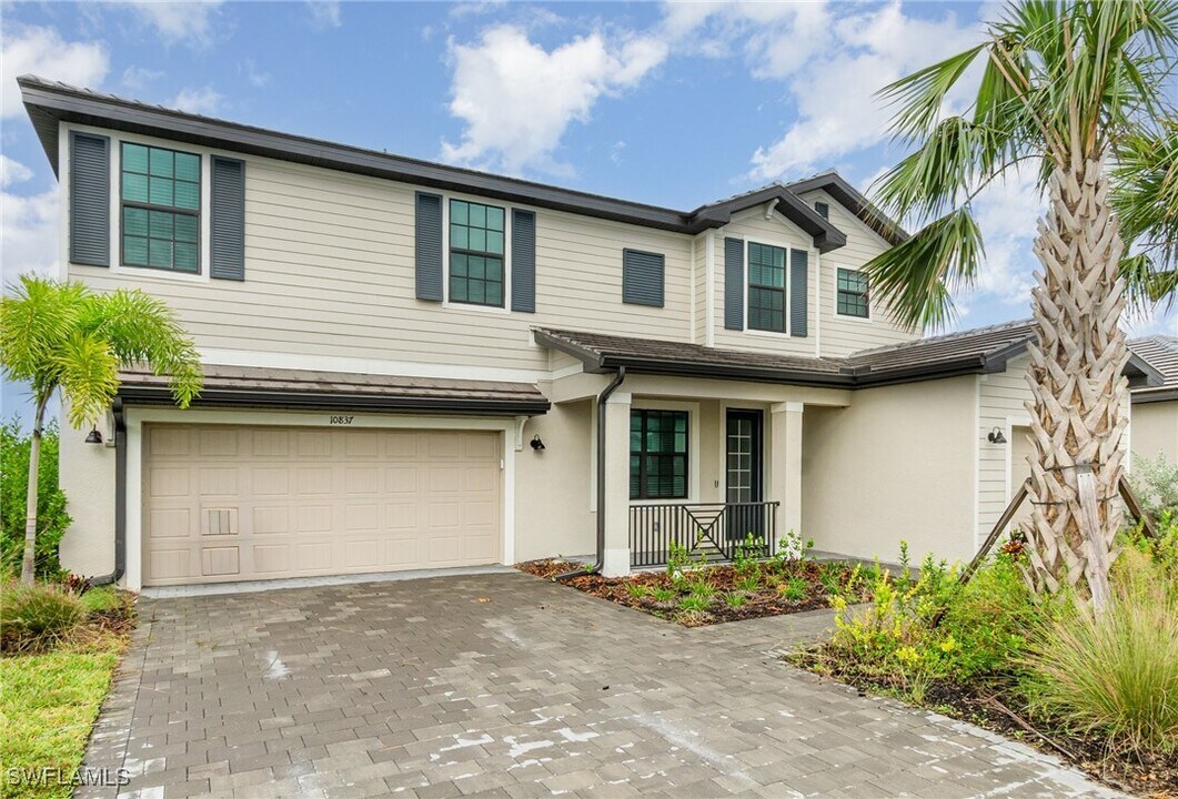 10837 Timber Creek Dr in Ft. Myers, FL - Foto de edificio