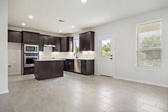 10 Snowy Plover Ln in Leander, TX - Building Photo - Building Photo