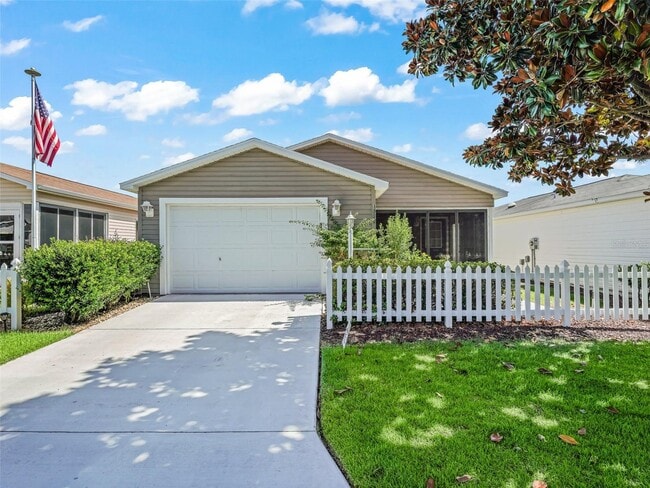 property at 1322 Hollyberry Pl
