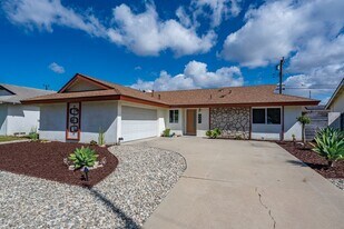 5681 Mangrum Dr in Huntington Beach, CA - Building Photo