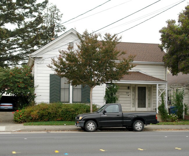 927 College Ave in Santa Rosa, CA - Building Photo - Building Photo