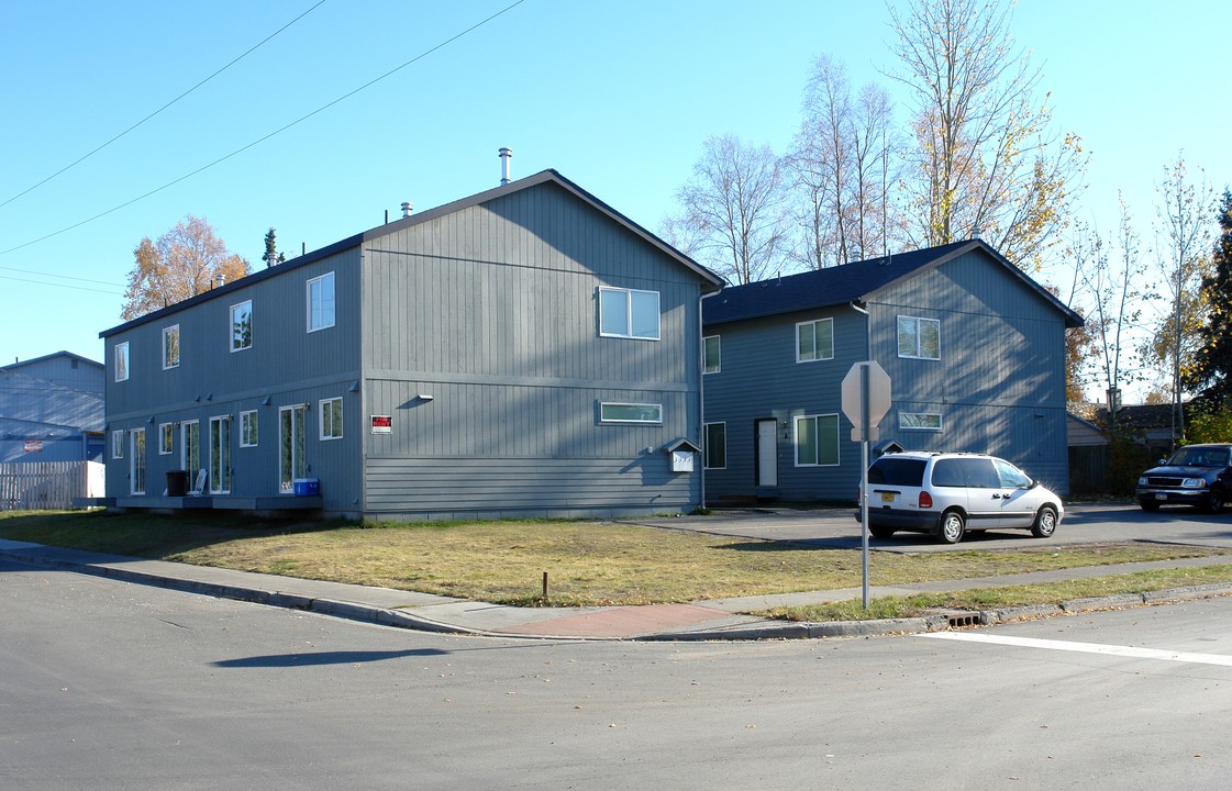 901 Medfra St in Anchorage, AK - Foto de edificio