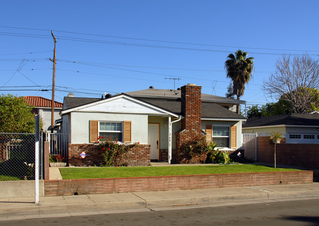 209-215 W Ramona Rd in Alhambra, CA - Building Photo - Building Photo