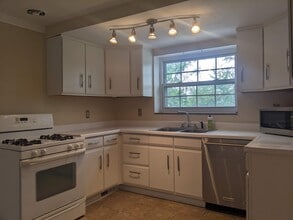 52 Chapel Dr in Pittsburgh, PA - Building Photo - Building Photo