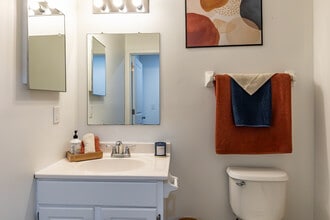 Hilliard Station Apartments in Hilliard, OH - Foto de edificio - Interior Photo