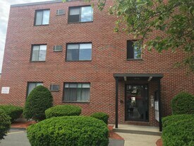 320 Salem St, Unit 22 in Medford, MA - Building Photo