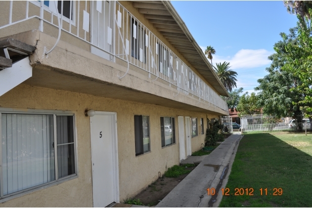 Nile Plaza in Azusa, CA - Foto de edificio - Building Photo