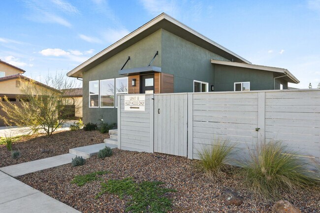 1688 Thea Ave in Chico, CA - Building Photo - Building Photo