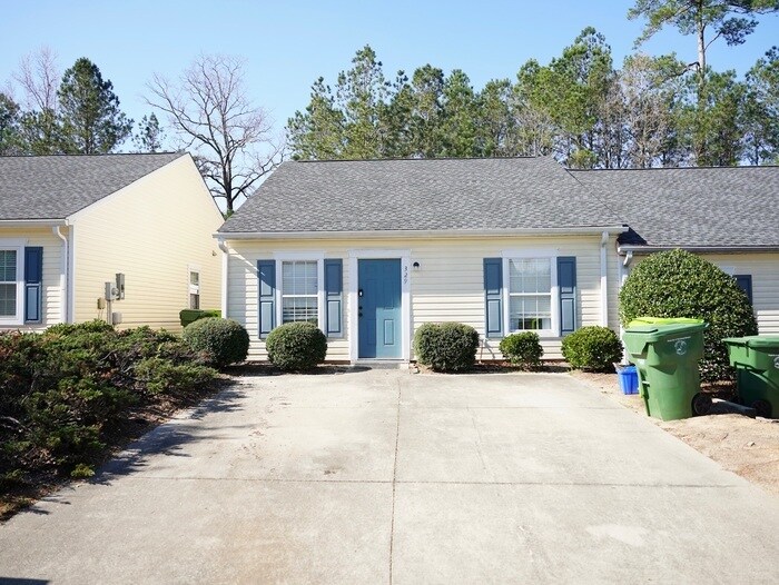 329 Twin Eagles Dr in Columbia, SC - Building Photo