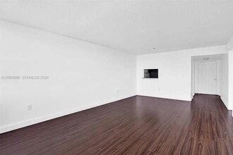 1501 NE Miami Gardens Dr in Miami, FL - Building Photo - Building Photo