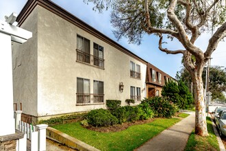 2115 Grant Ave in Redondo Beach, CA - Foto de edificio - Building Photo