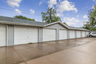 908 Douglas Ave in Ames, IA - Building Photo - Building Photo